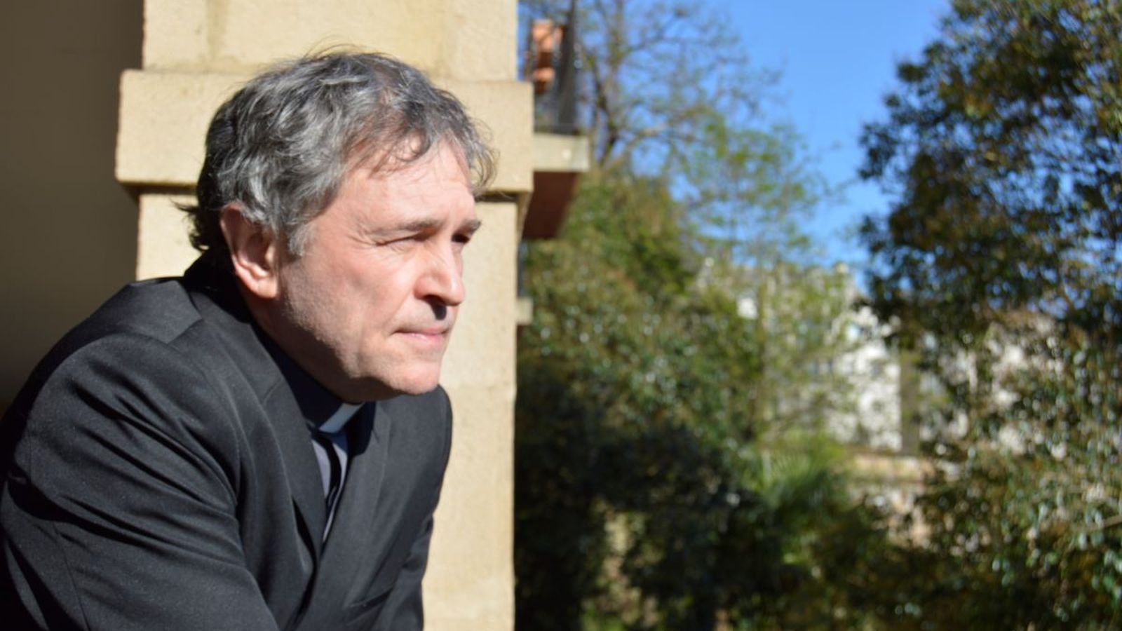 Segura remarca que la Iglesia debe encontrar su voz en medio de la fragmentación y la secularización.