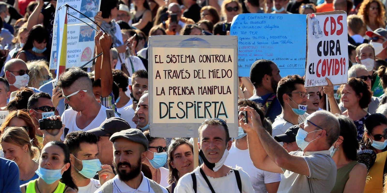 Manifestación de los negacionistas del coronavirus en Madrid