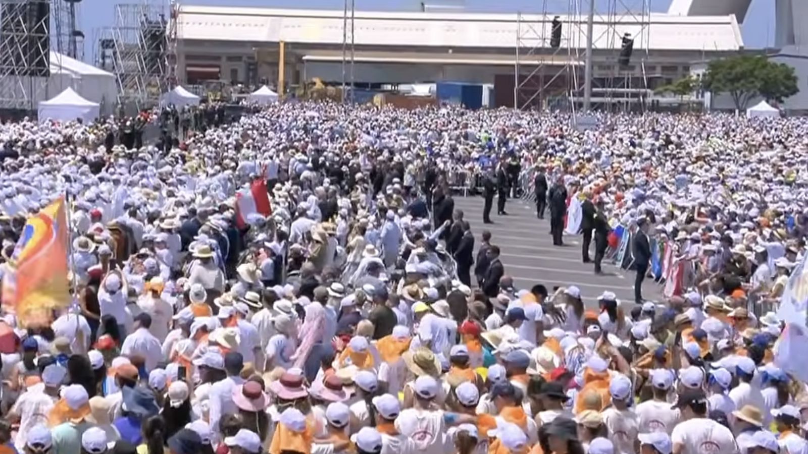 El Papa, ante una multitud en Santa Cruz de Tenerife