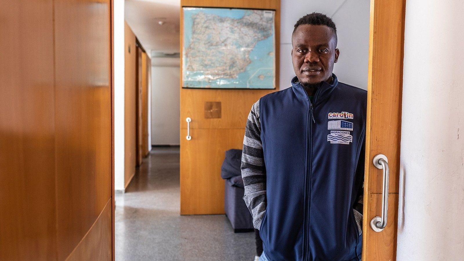 Martial Tsatia lleva ya ocho años en España, y ha logrado trasformar la adversidad que vivió en un servicio para los que ahora están llegando al país