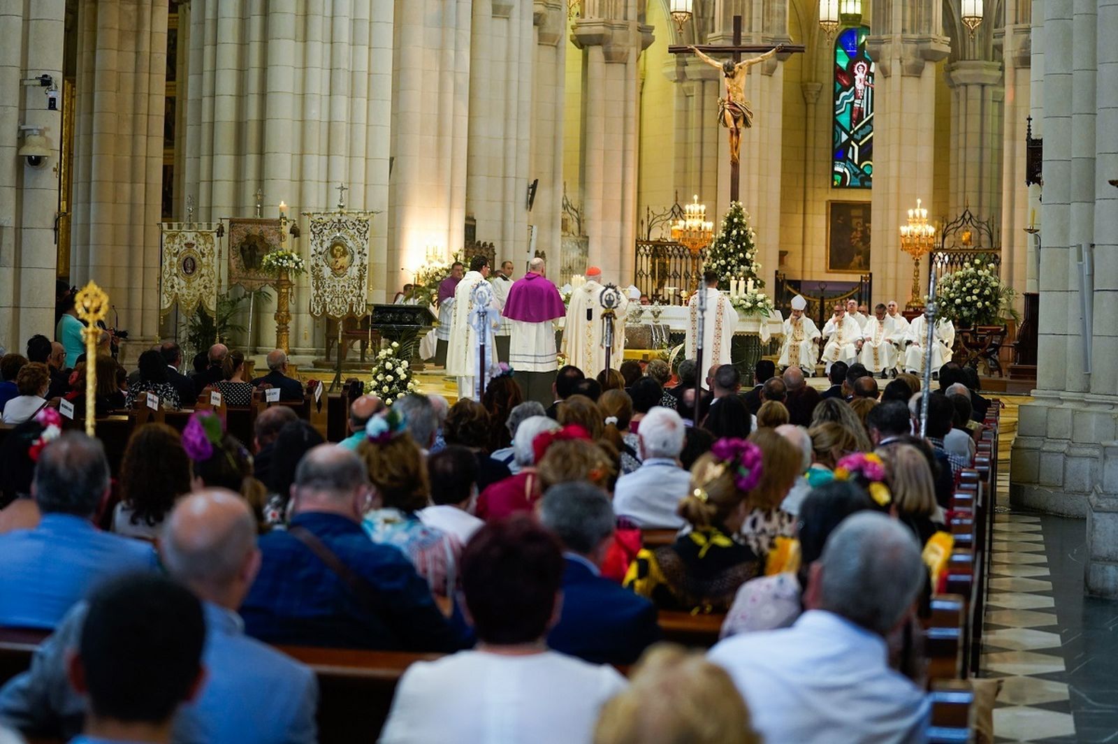 Misa con el cuerpo de San Isidro en La Almudena