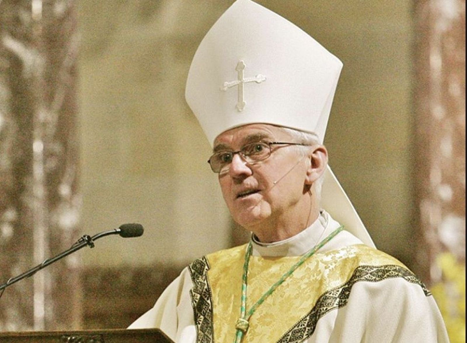 El obispo de la Diócesis de Ogdensburg, Terry R. LaValley