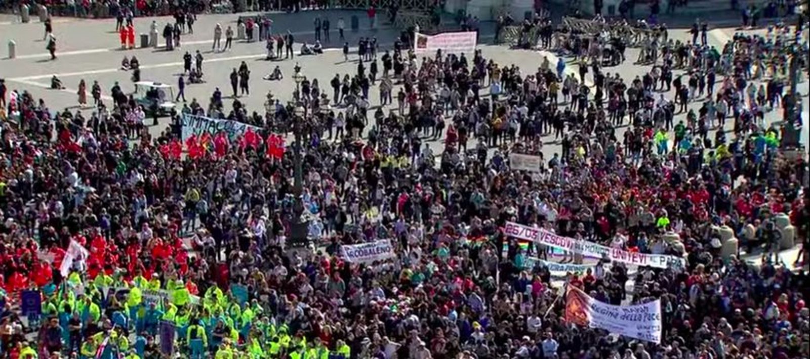 Miles de fieles en San Pedro