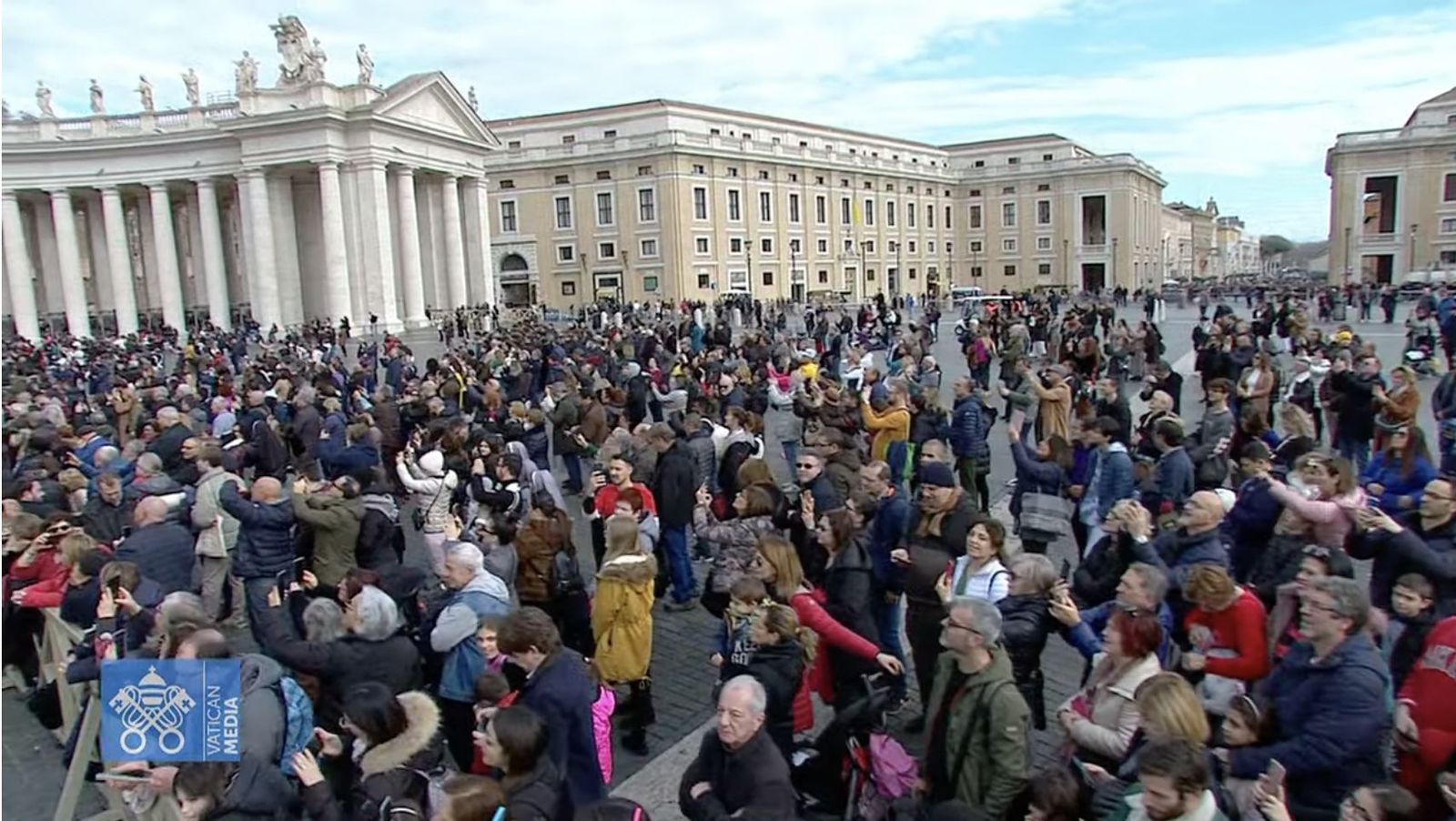 Peregrinos en la Plaza de San Pedro