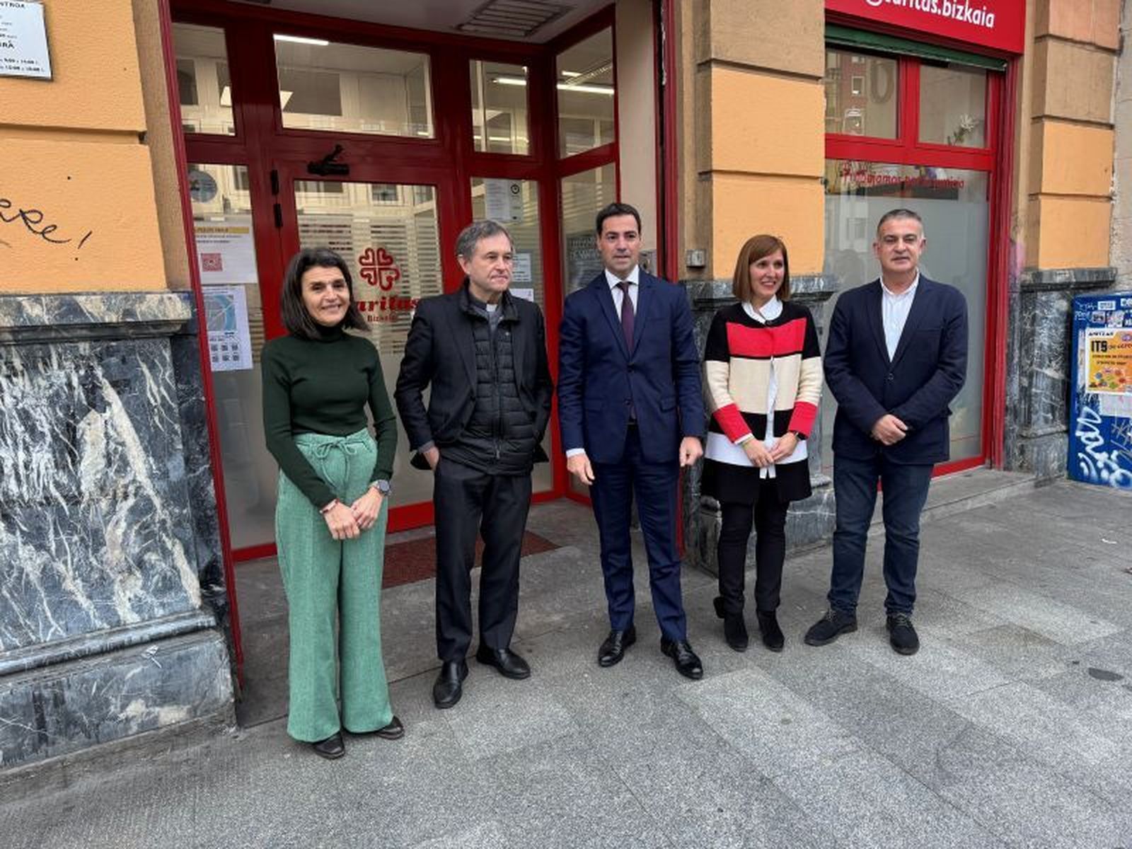La consejera, el obispo, el Lehendakari, la directora de Caritas Bizkaia y el delegado episcopal