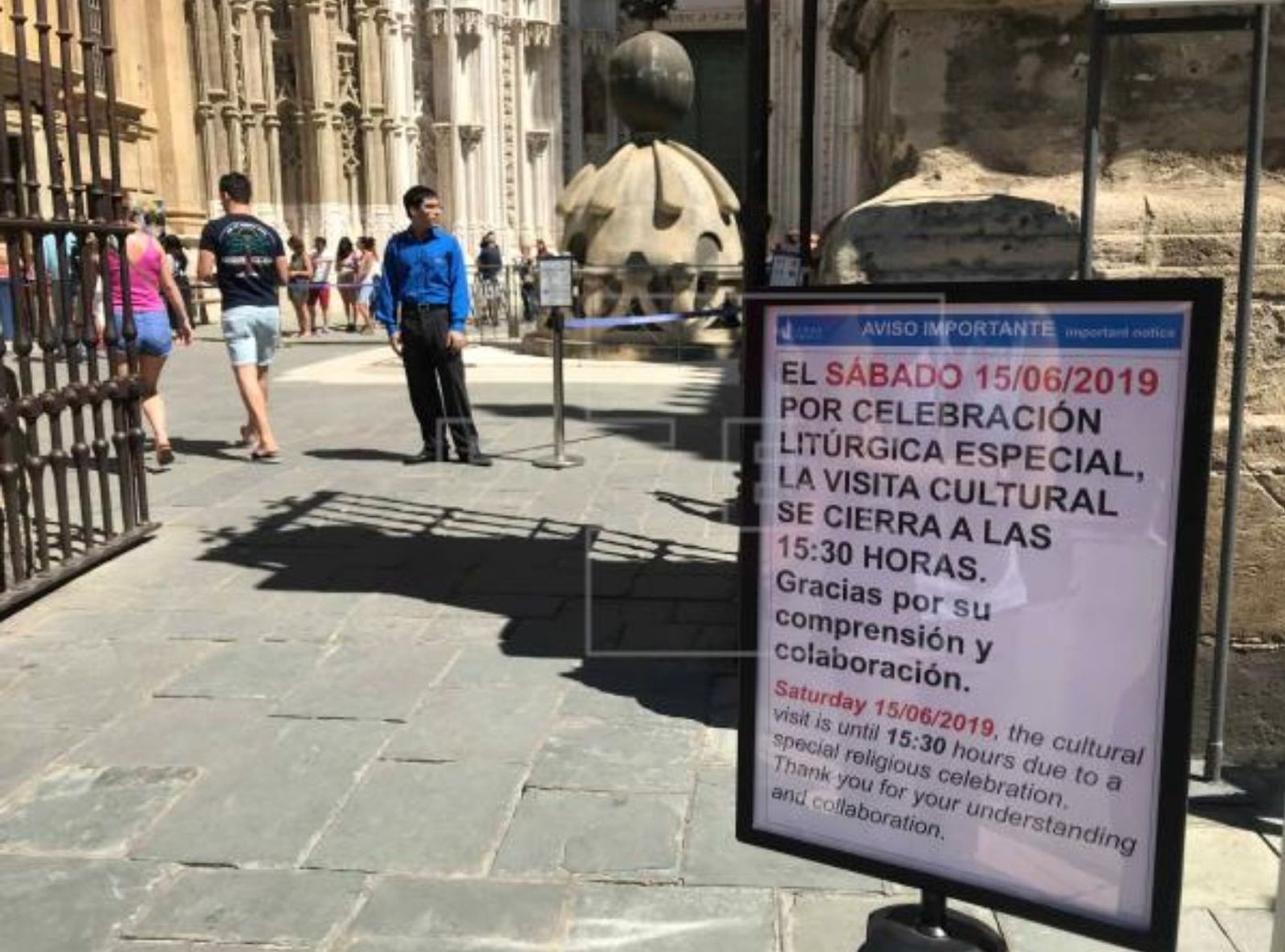 Cartel anunciando la boda de Sergio Ramos