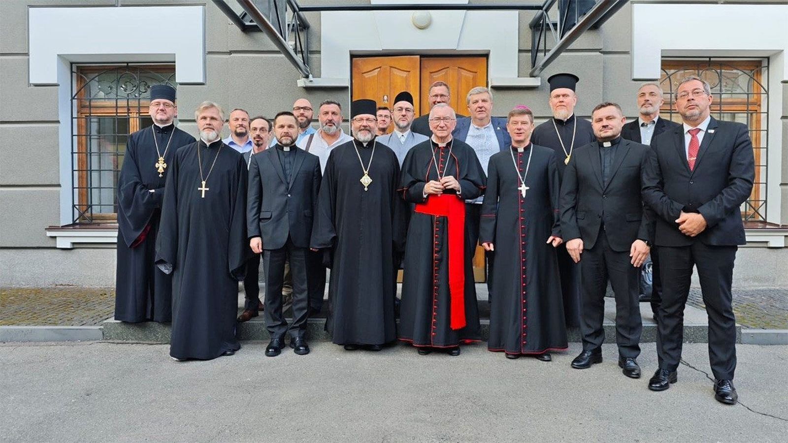 Parolin en Kiev con los líderes religiosos