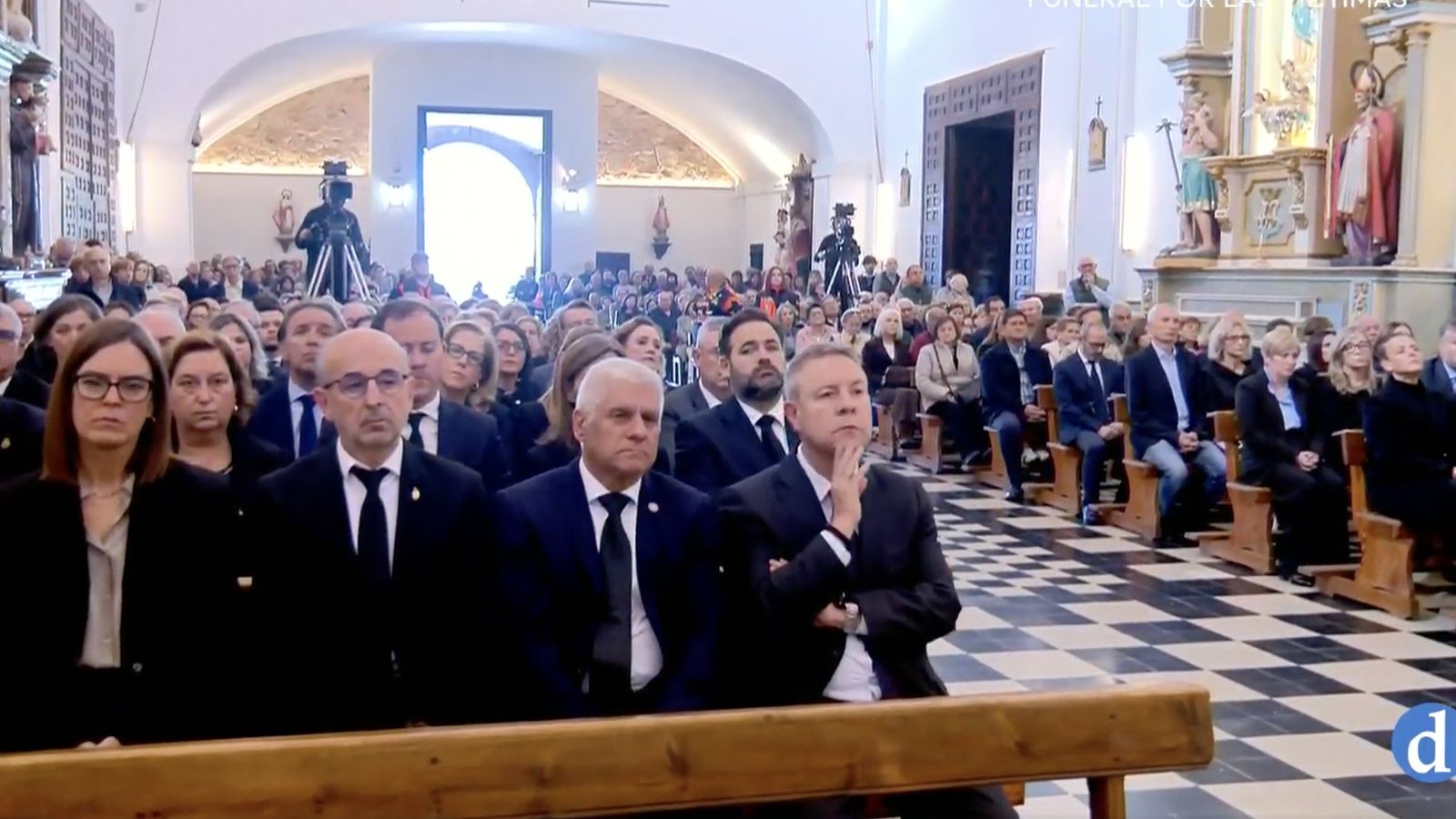 García Page y demás autoridades en el funeral de Urda