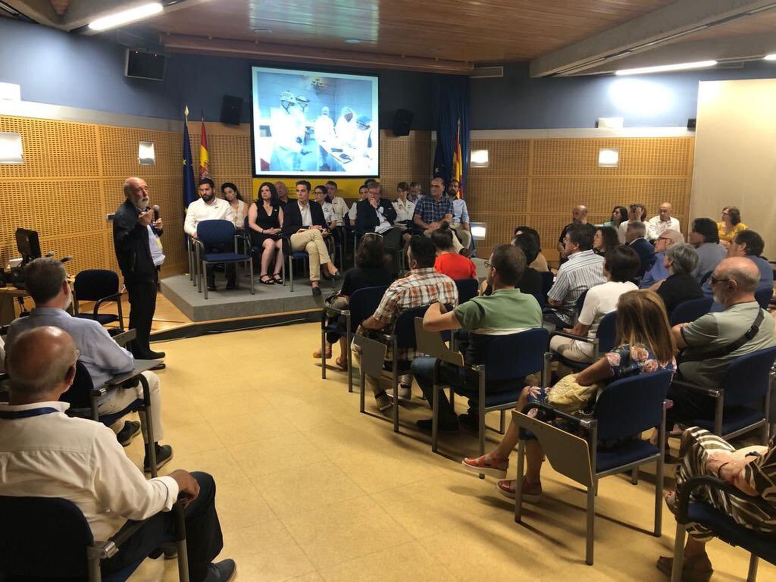 Reunión en Moncloa con familiares de los enterrados en Cuelgamuros