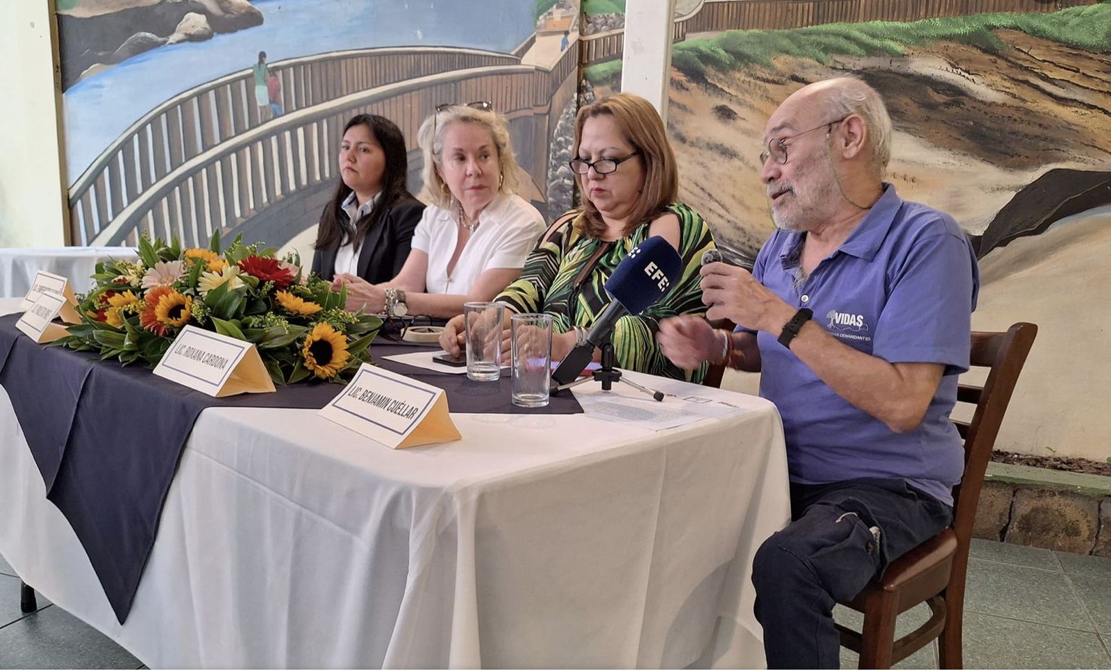 Representantes de las asociaciones de víctimas de abusos en El Salvador