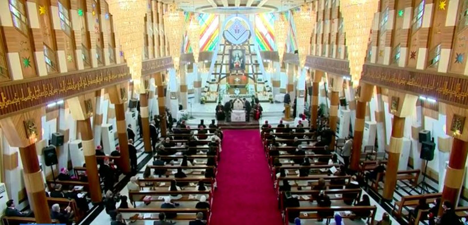 Francisco, con los religiosos en la catedral de Bagdad