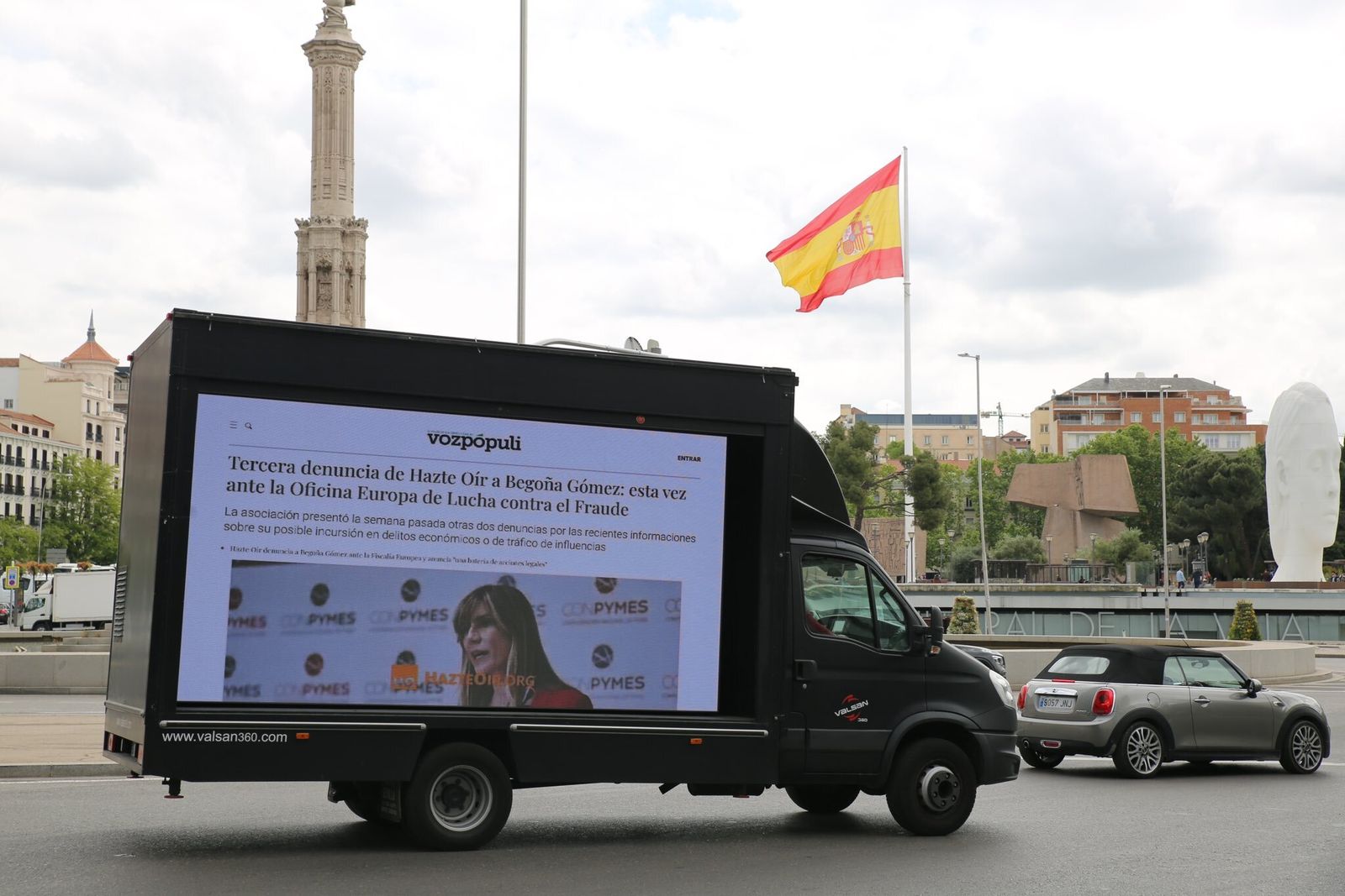 El camión de HazteOir, en Colón
