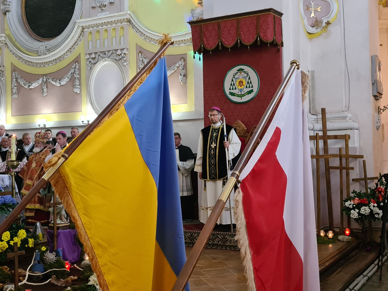 Las banderas de Ucrania y Polonia, unidas