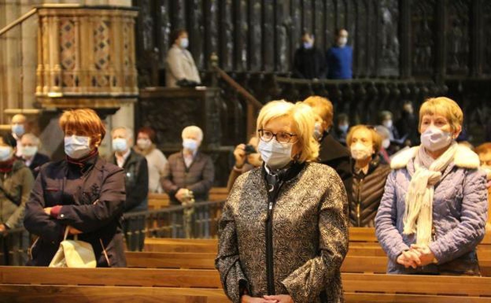 Fieles en la misa de san Froilán