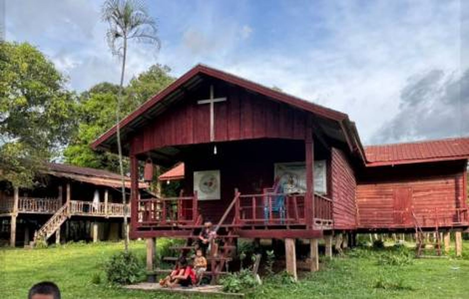 Una capilla católica en un pueblo remoto de Laos