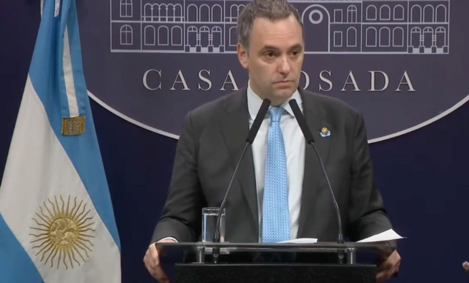 Adorni en rueda de prensa