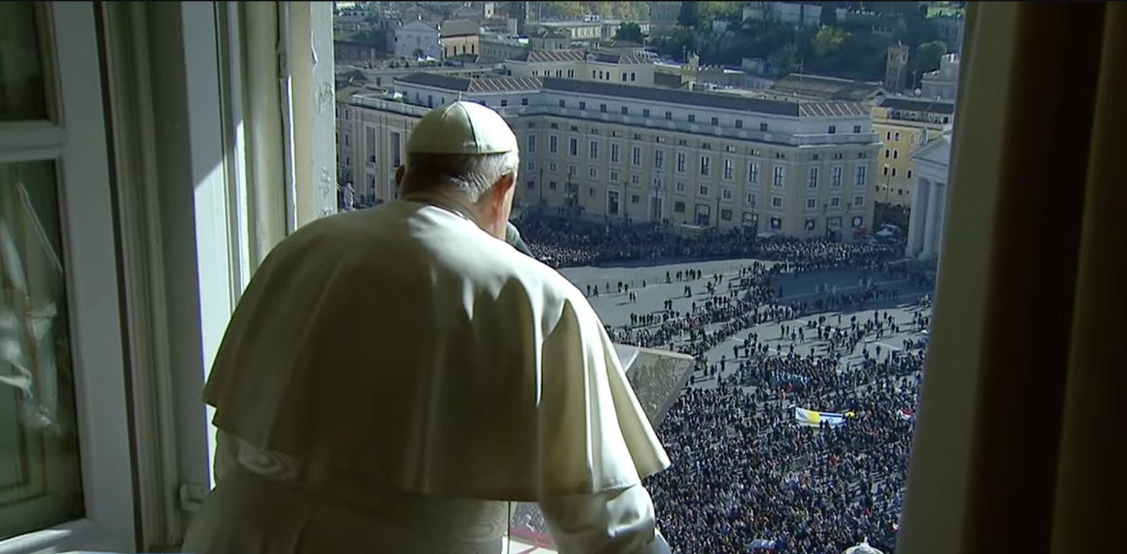 El Papa, desde el balcón