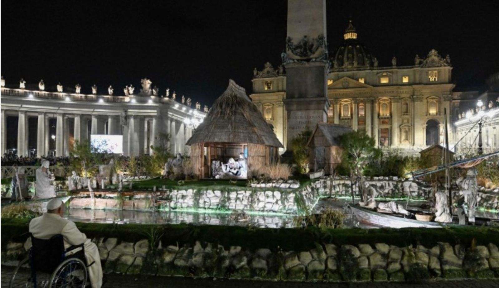 El Papa ante el belén