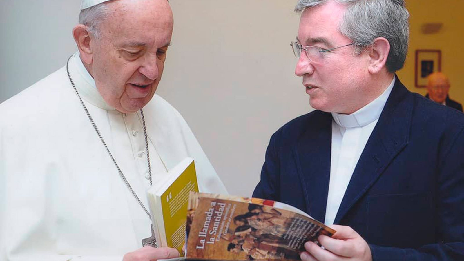 El papa Francisco conociendo los desplegables de Intergentes