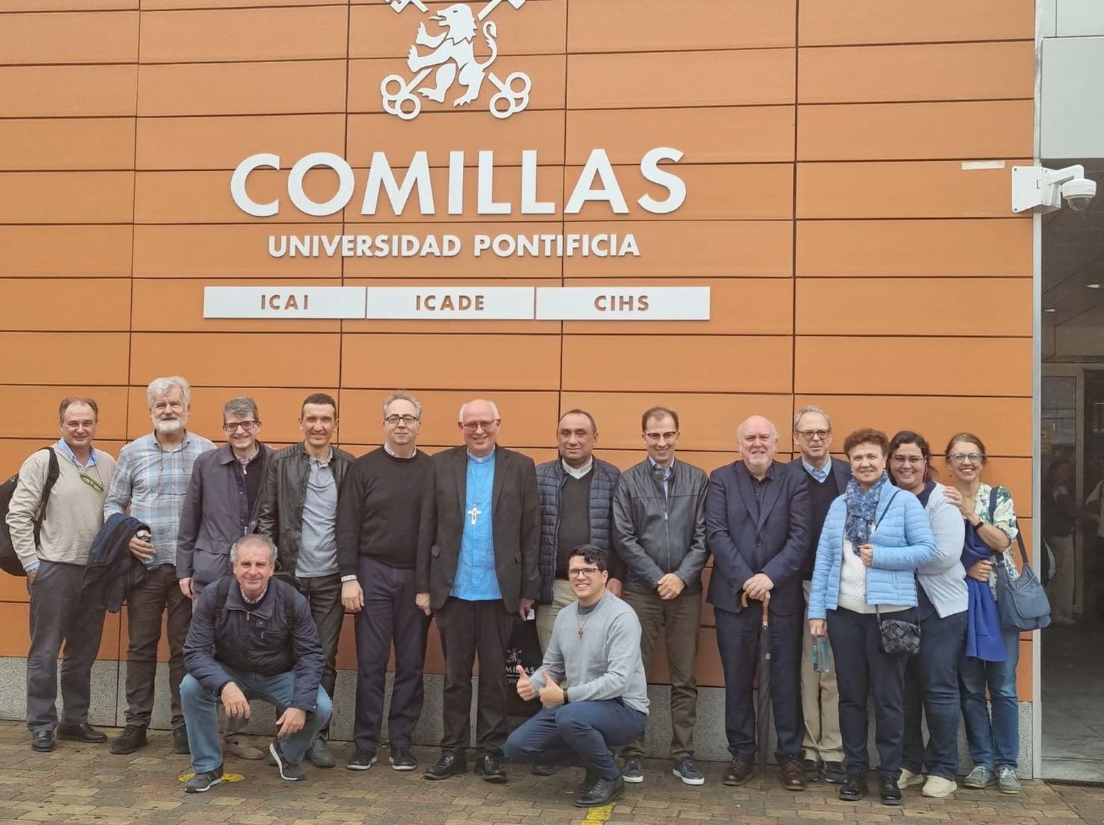 Monseñor Raúl Biord visita la Facultad de Teología de Comillas