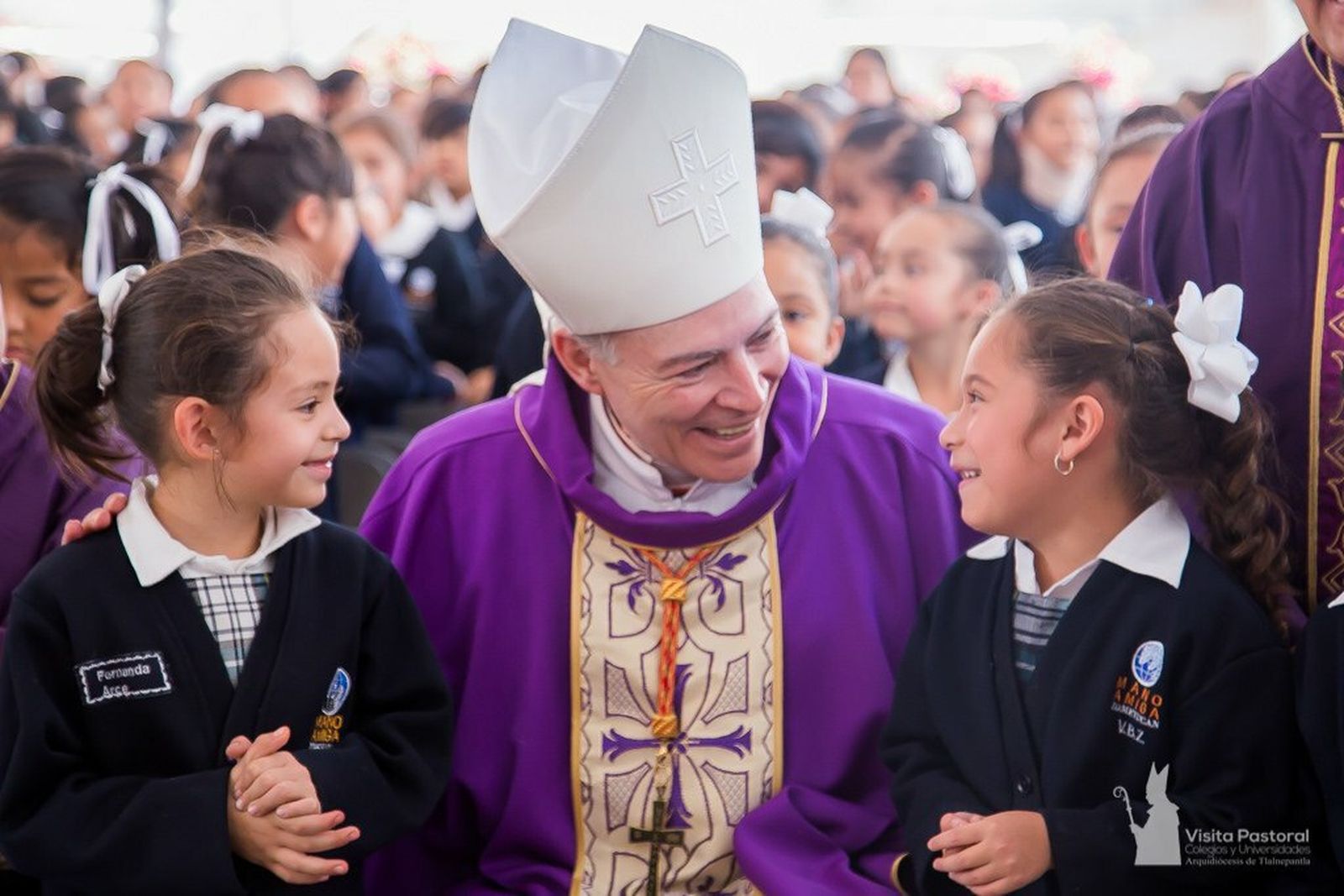 Aguiar, con dos niñas