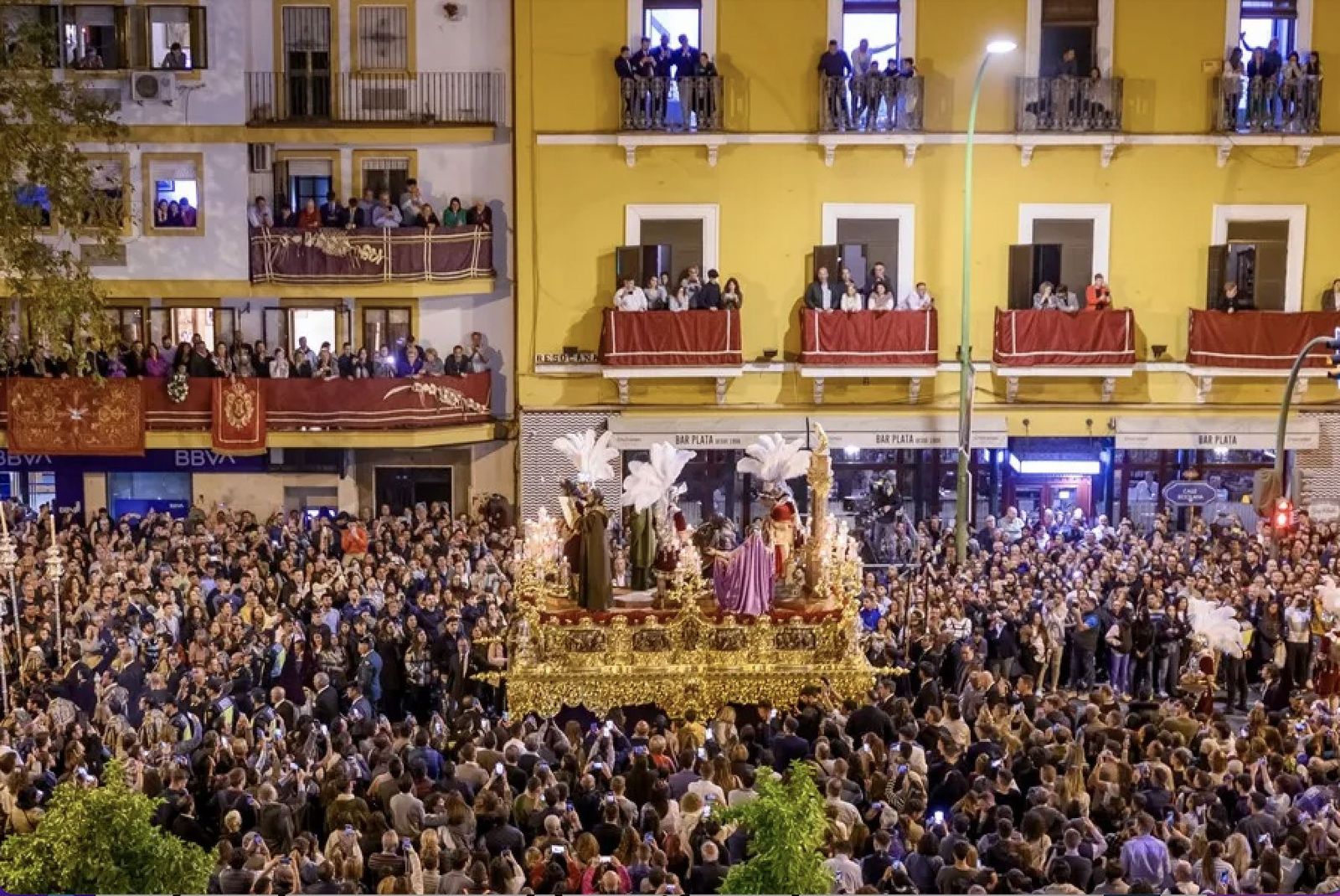 La 'madrugá' en la Semana Santa sevillana