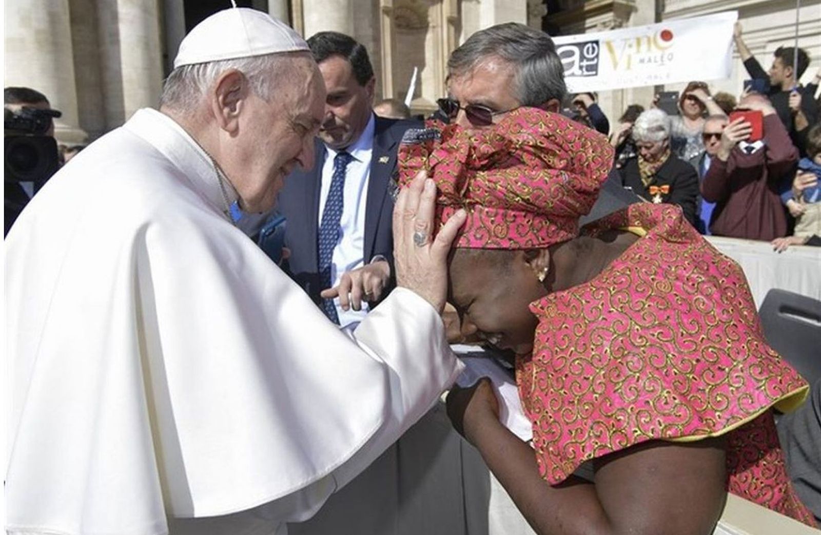 El Papa bendice a Augusta