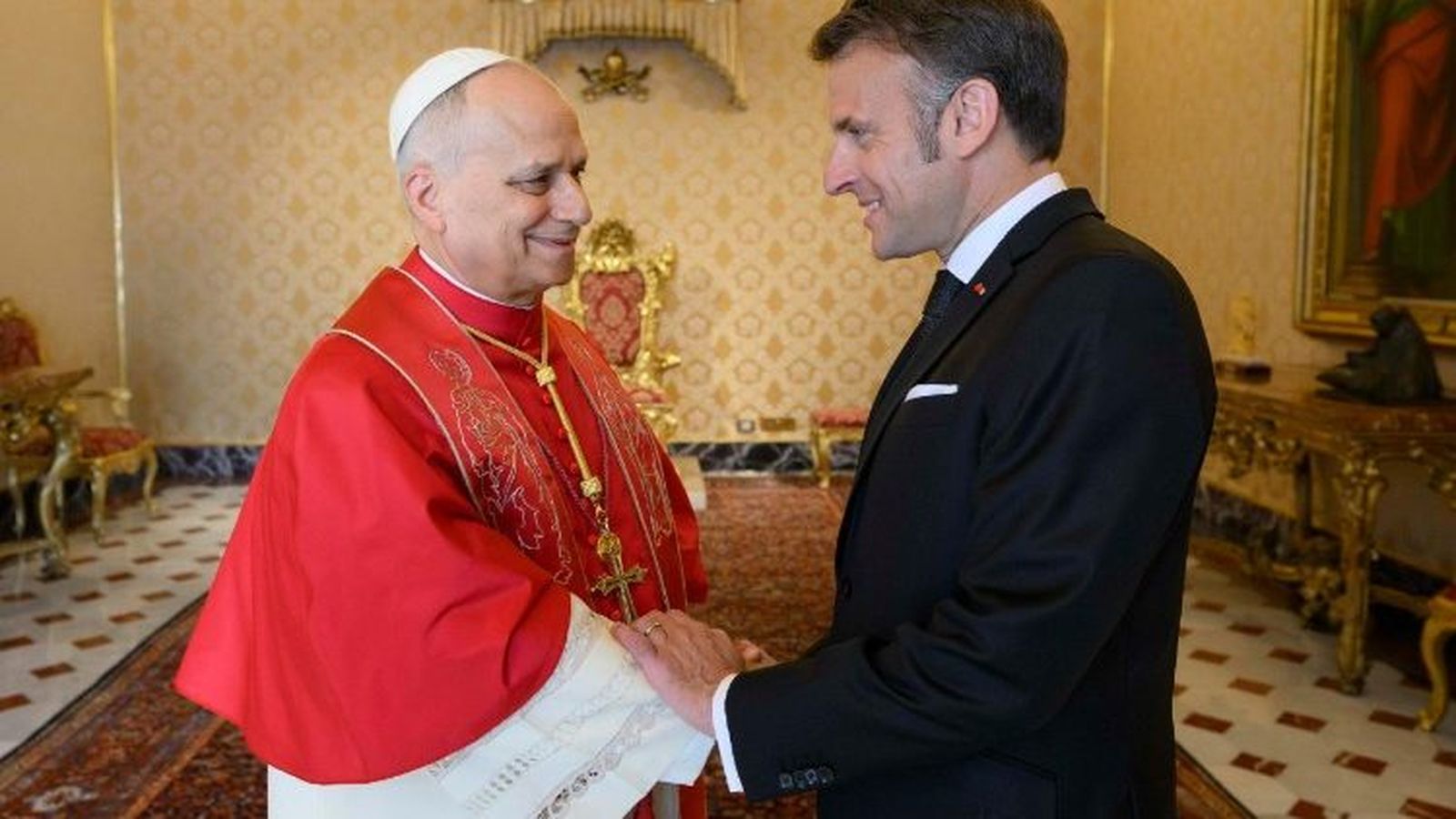 León XIV y Emmanuel Macron