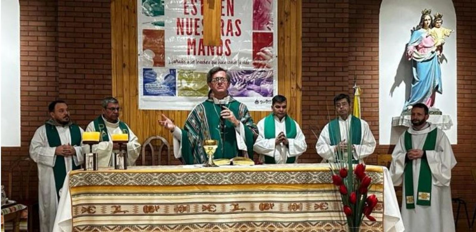 Monseñor García Cuerva en la misa de despedida de Tierra del Fuego