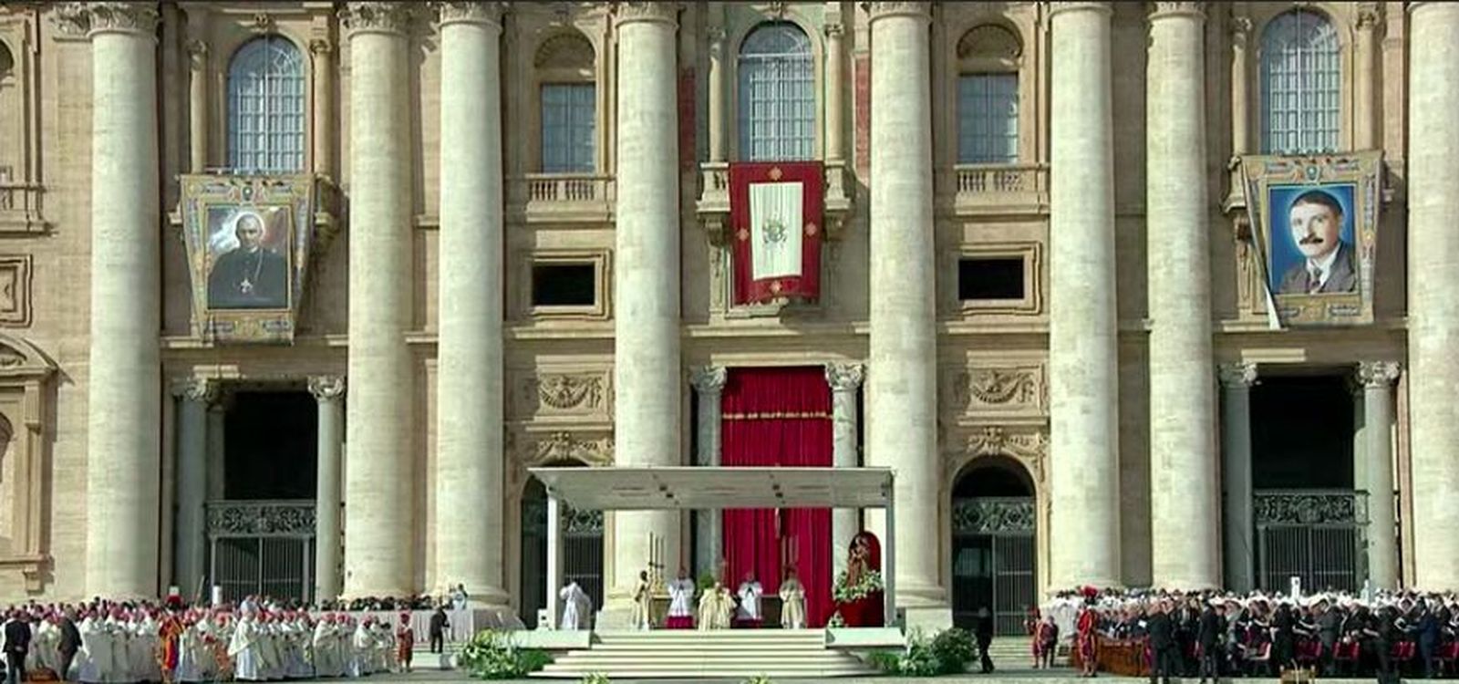 Los lienzos de los nuevos santos en San Pedro