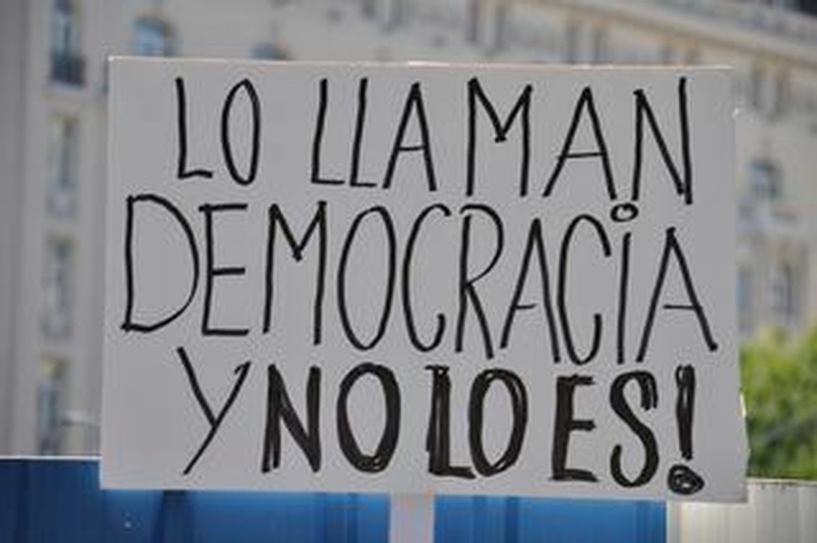 Lo llaman democracia y no lo es