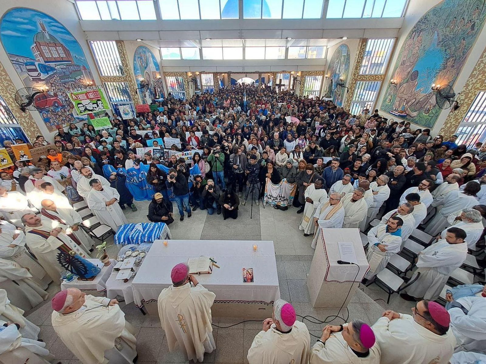 Misa en homenaje a la "madres de la patria"