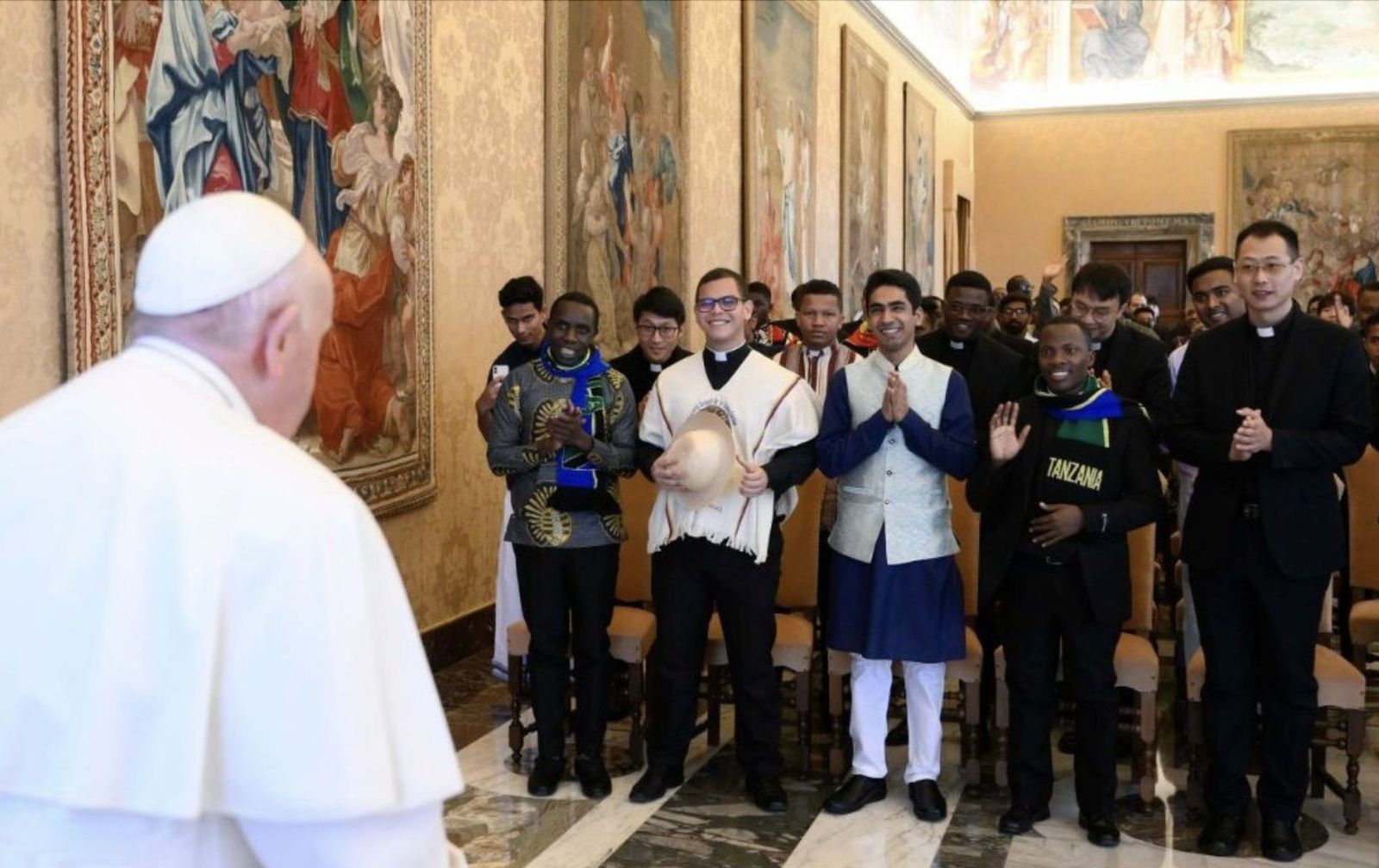 Audiencia a la comunidad del Pontificio Colegio Urbano