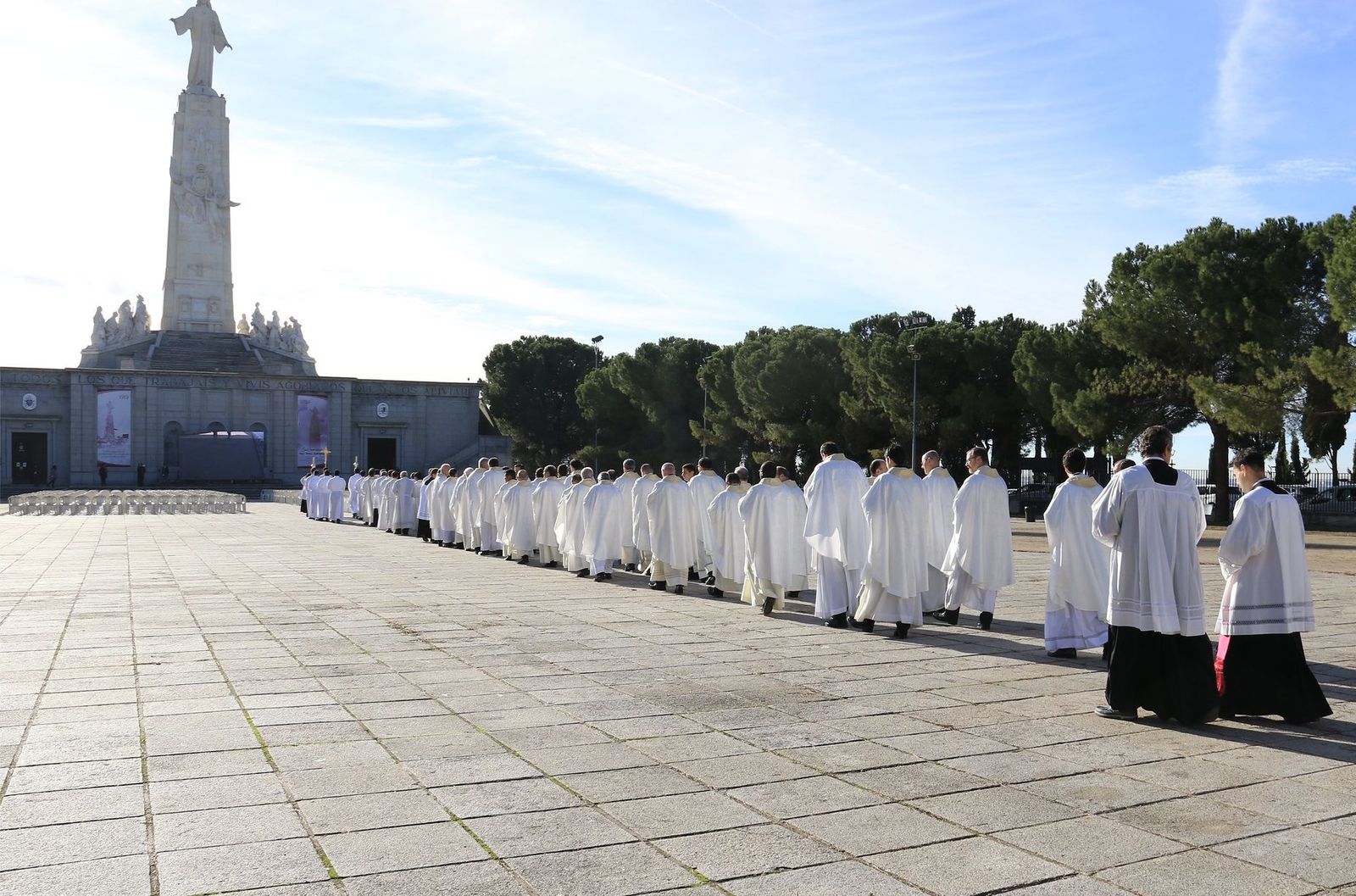 Sacerdotes en el Cerro de los Ángeles