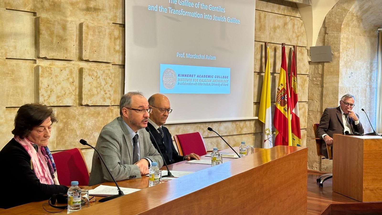 Francisco García, decano de la Facultad de Teología, presenta la jornada