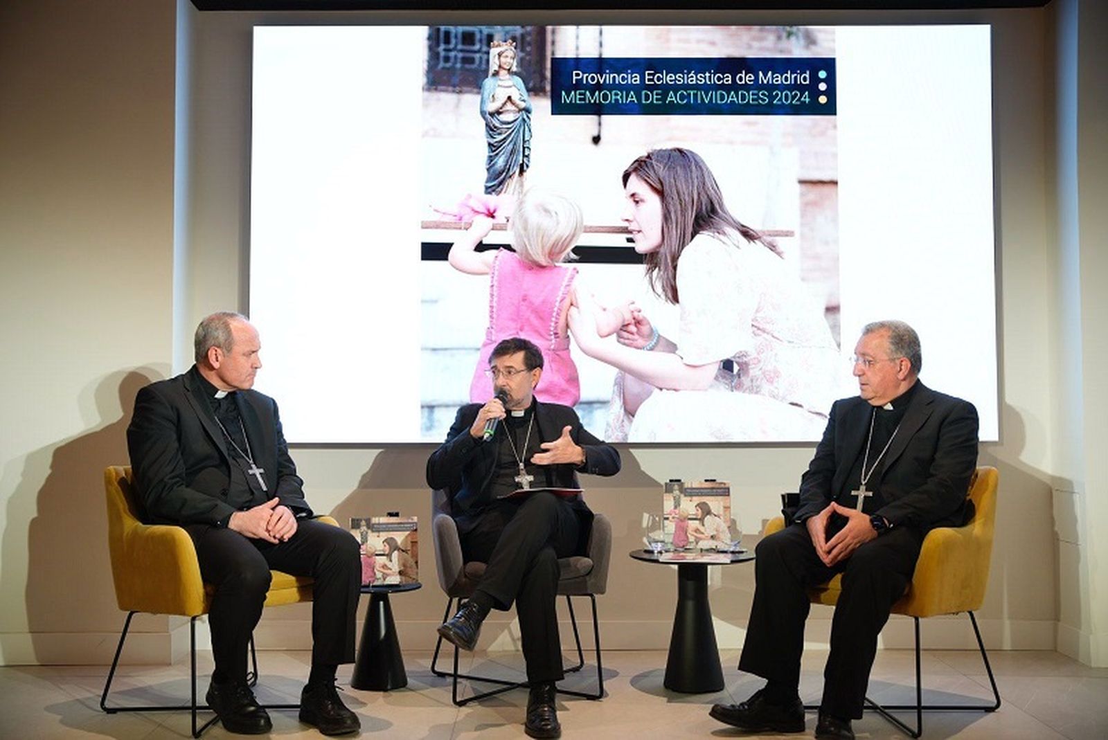 Cobo y García Beltrán en la presentación de la Memoria