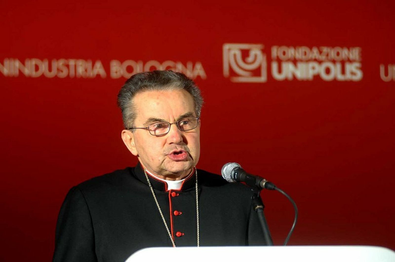 El cardenal Caffarra