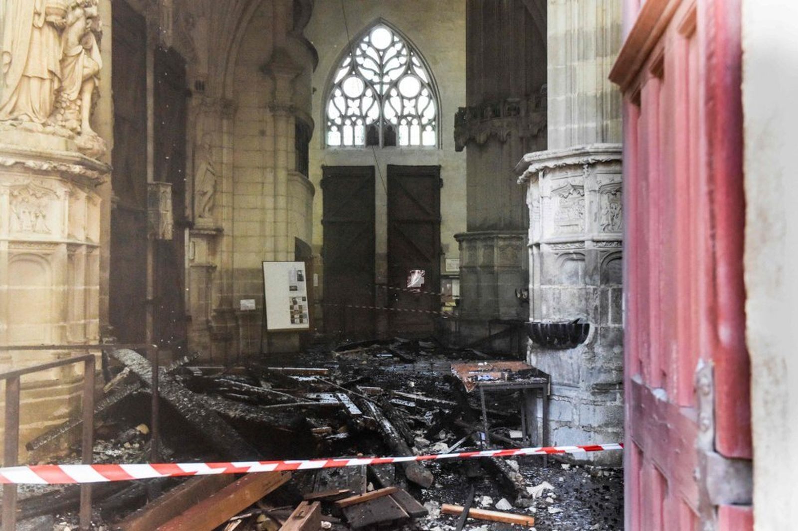 Un voluntario de la diócesis, detenido por el incendio en la catedral de Nantes