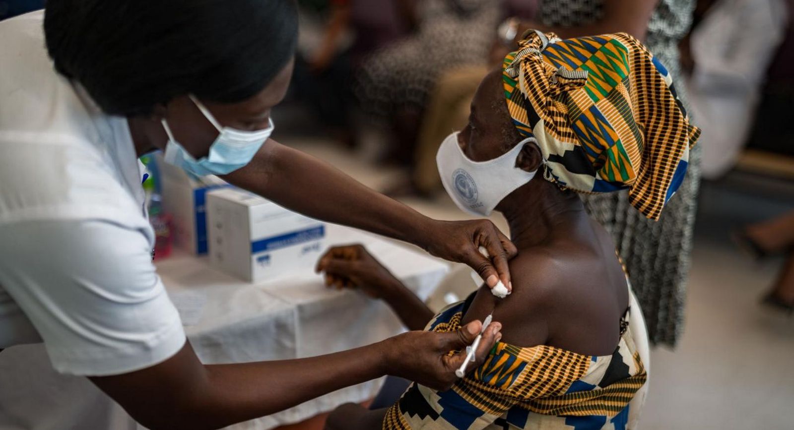 Por un acceso justo y universal a las vacunas