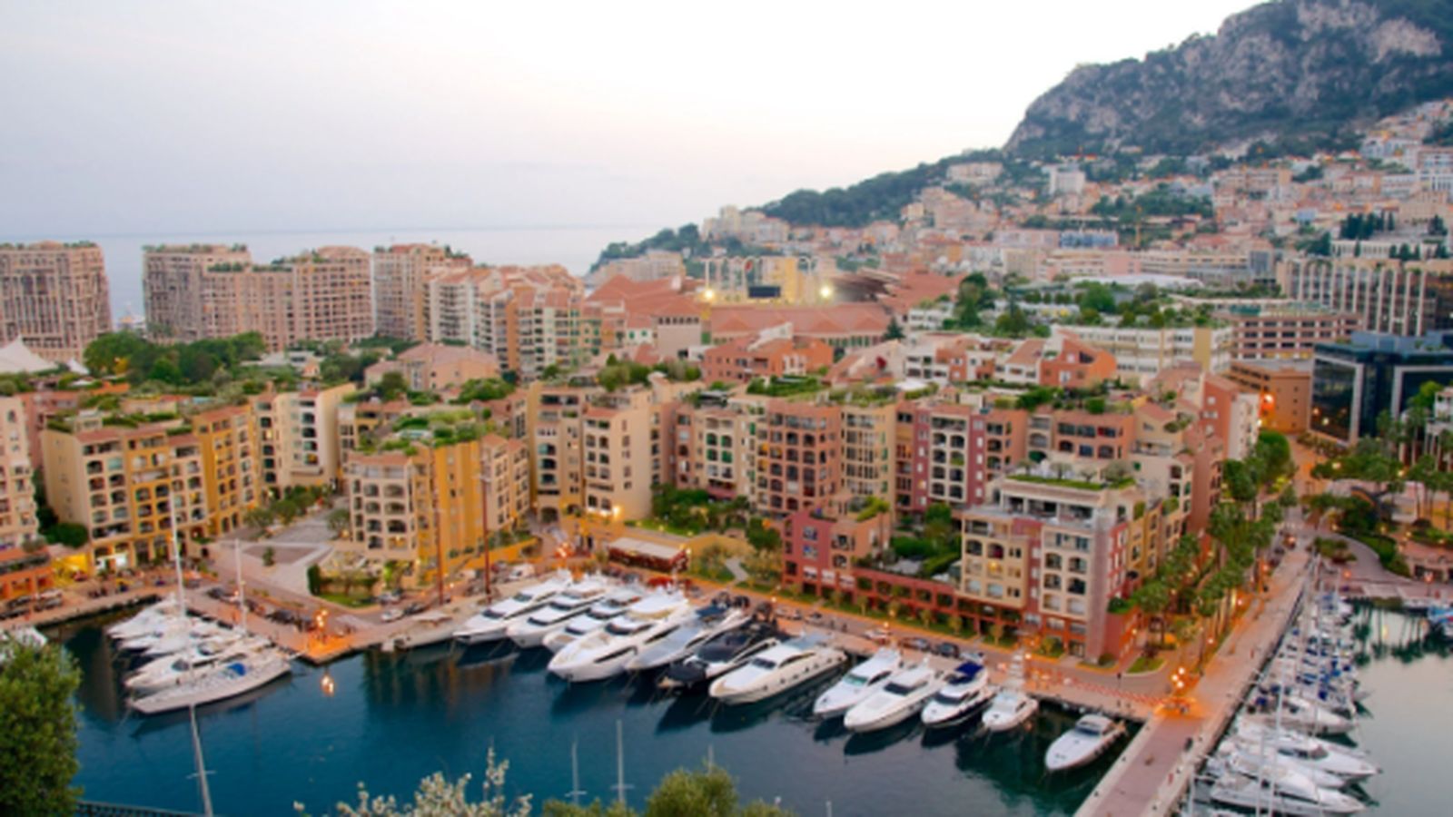 Mónaco, pequeño en tamaño pero con una profunda identidad histórica, cultural y espiritual a orillas del Mediterráneo.