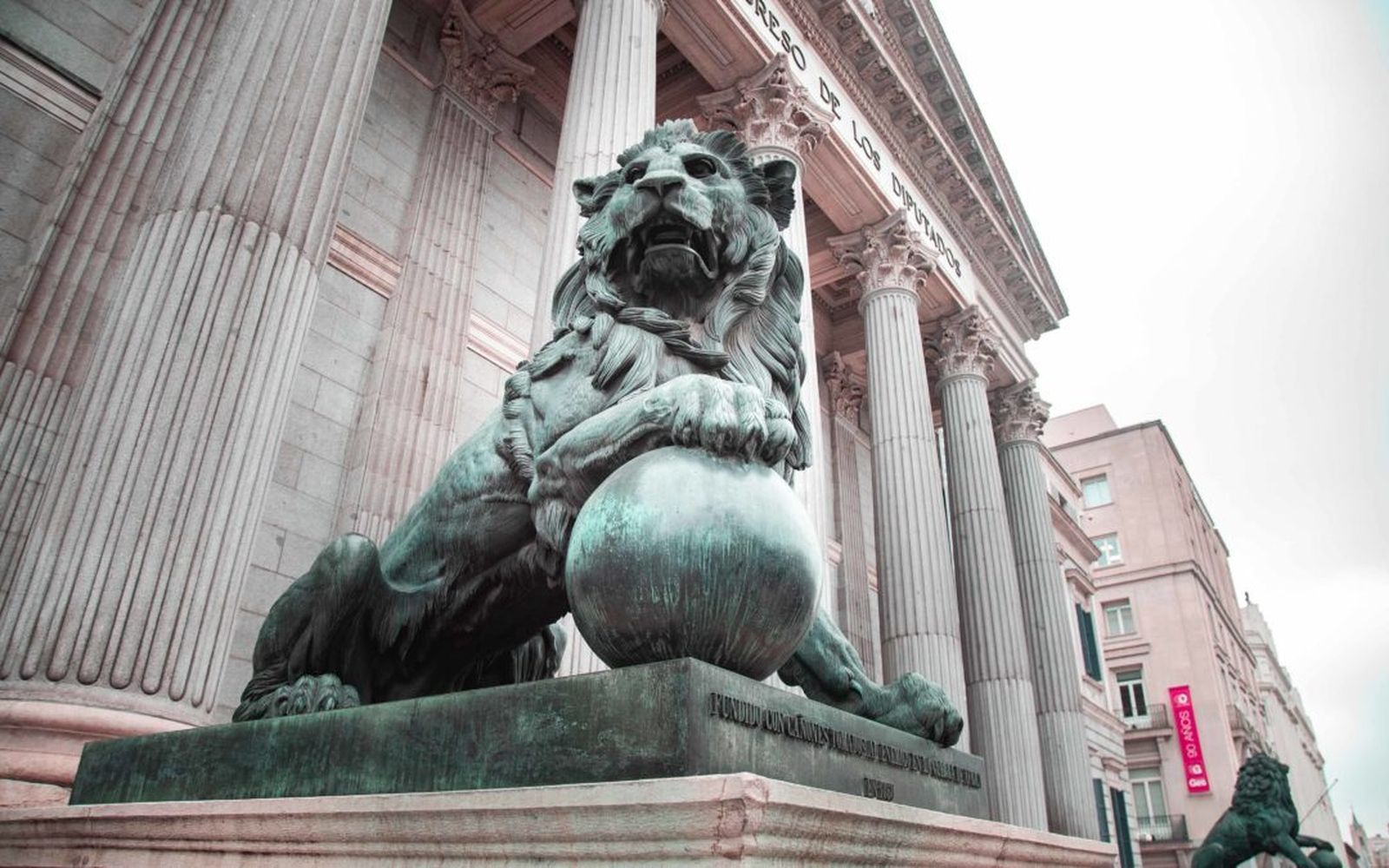 A los leones... del Congreso