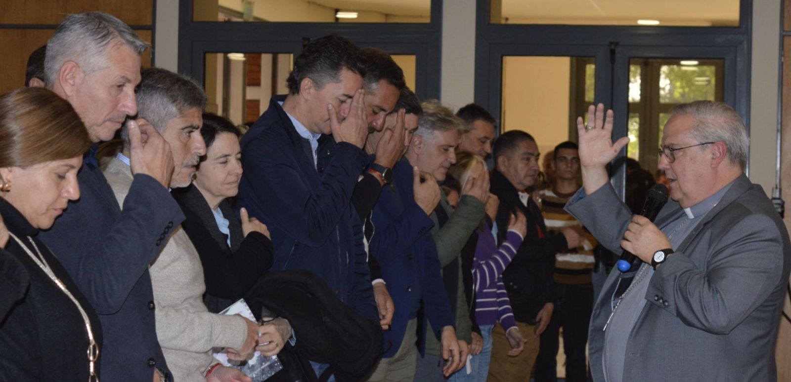 Cardenal Rossi, con políticos