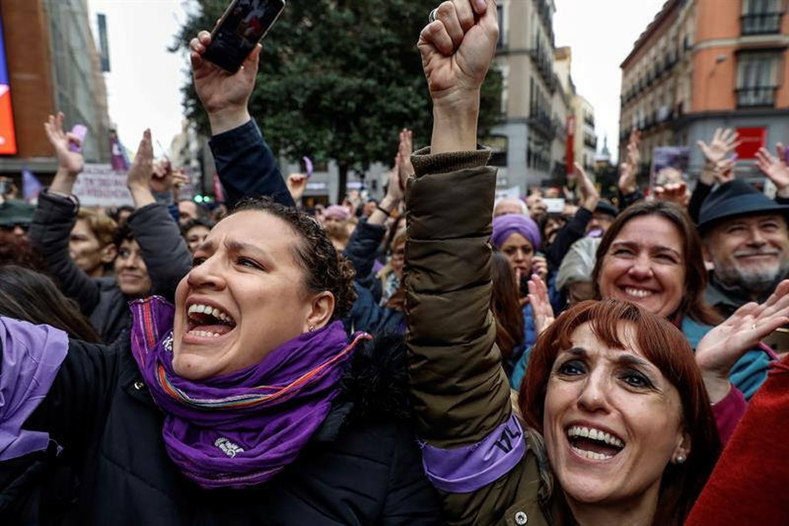 Mujeres se manifiestan en el 8M