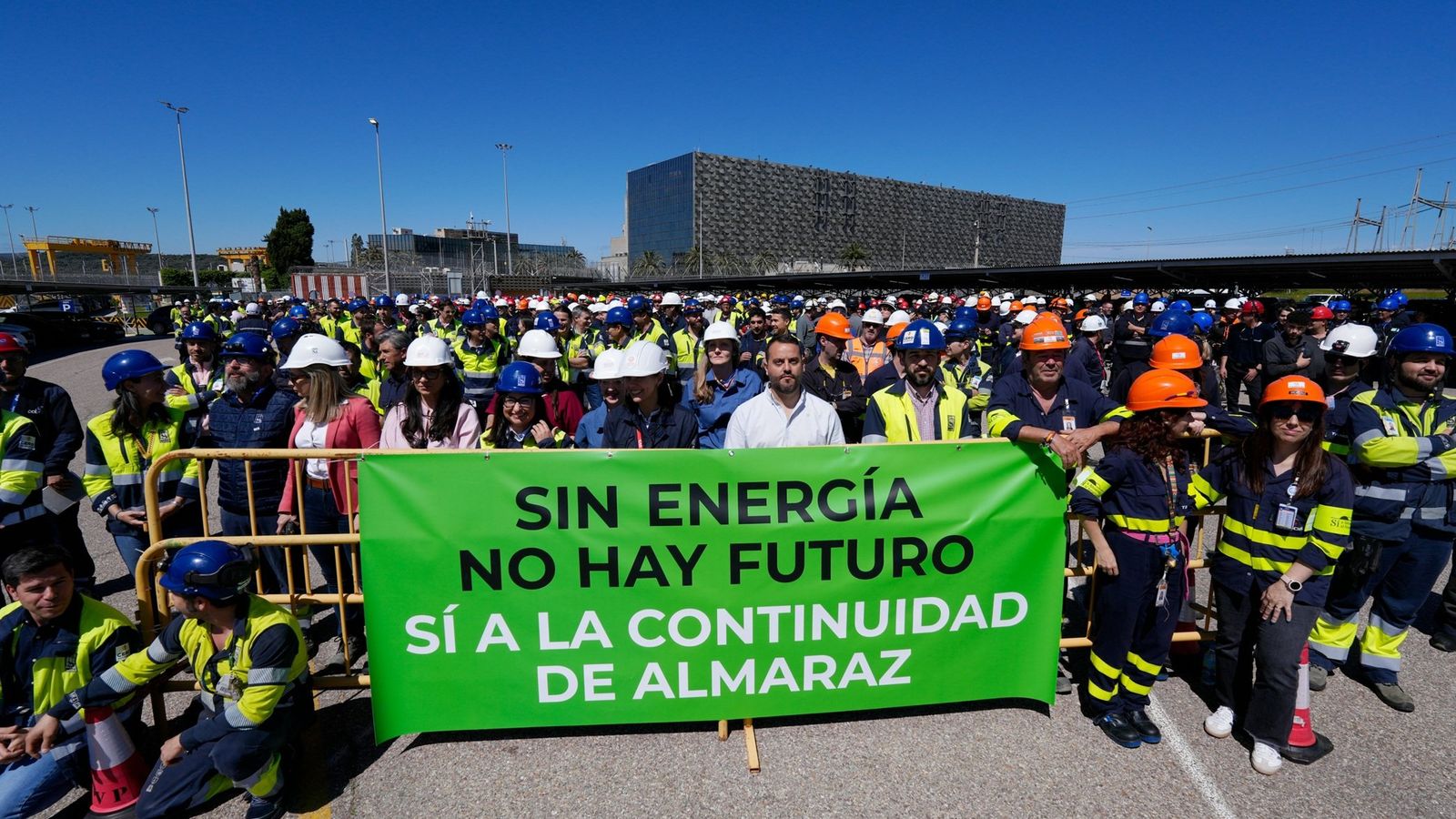 El acuerdo entre PP y Vox en Extremadura incluye blindar la continuidad de Almaraz