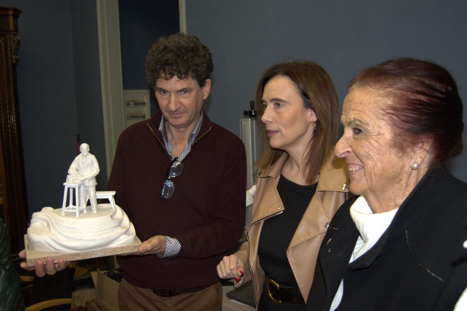 Serramià y Maite Gaudí, con la alcaldesa de Reus