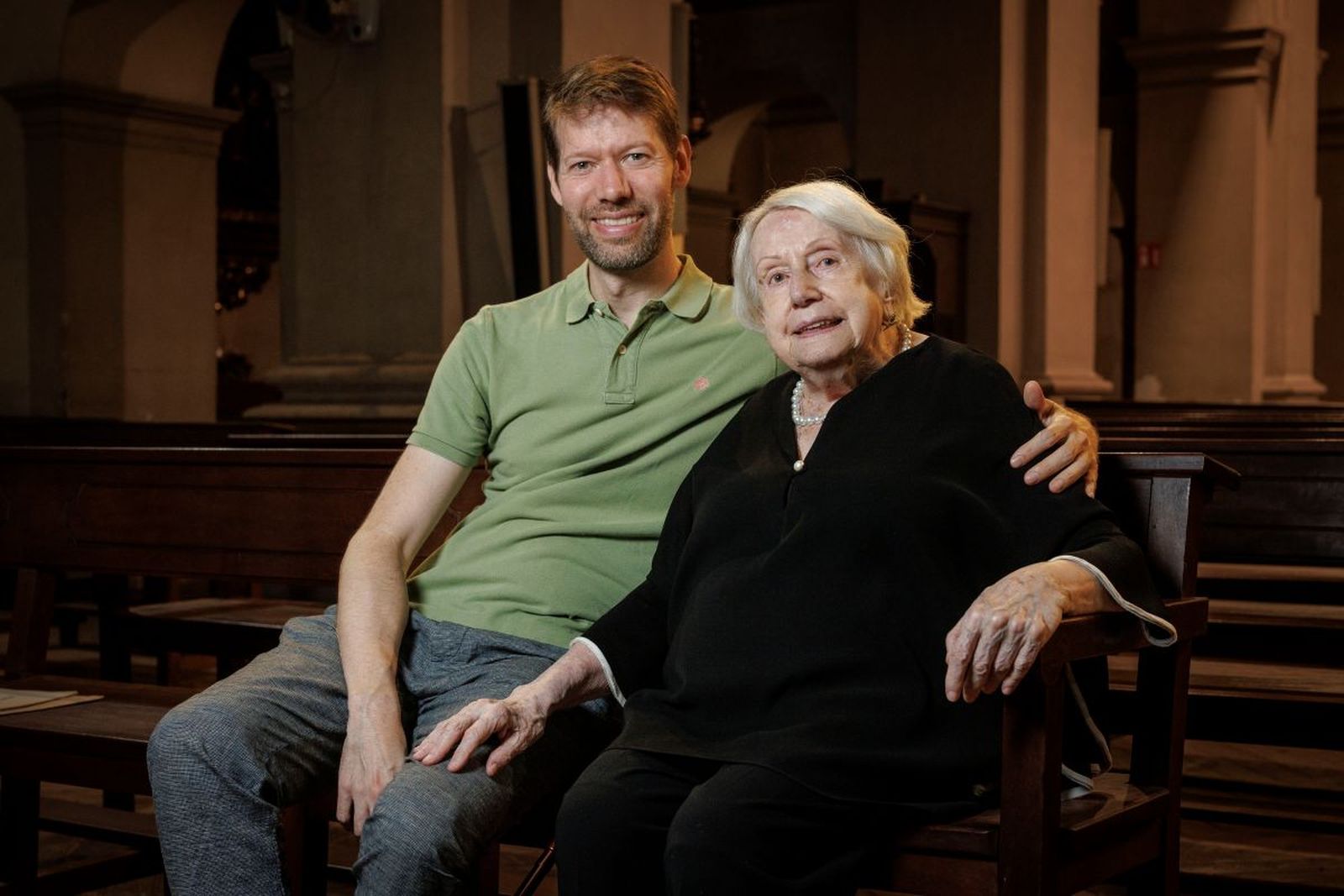 Torrens, con la centenaria Montserrat Torrent.