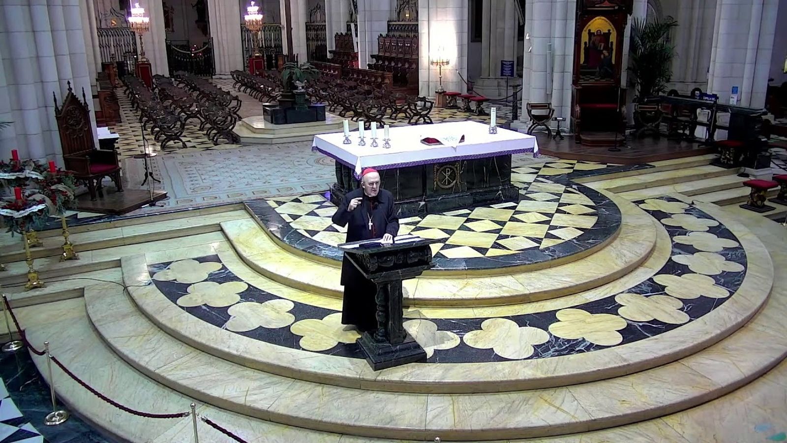 Osoro, a la vida consagrada: "No nos dejemos invadir por la indiferencia y la superficialidad"