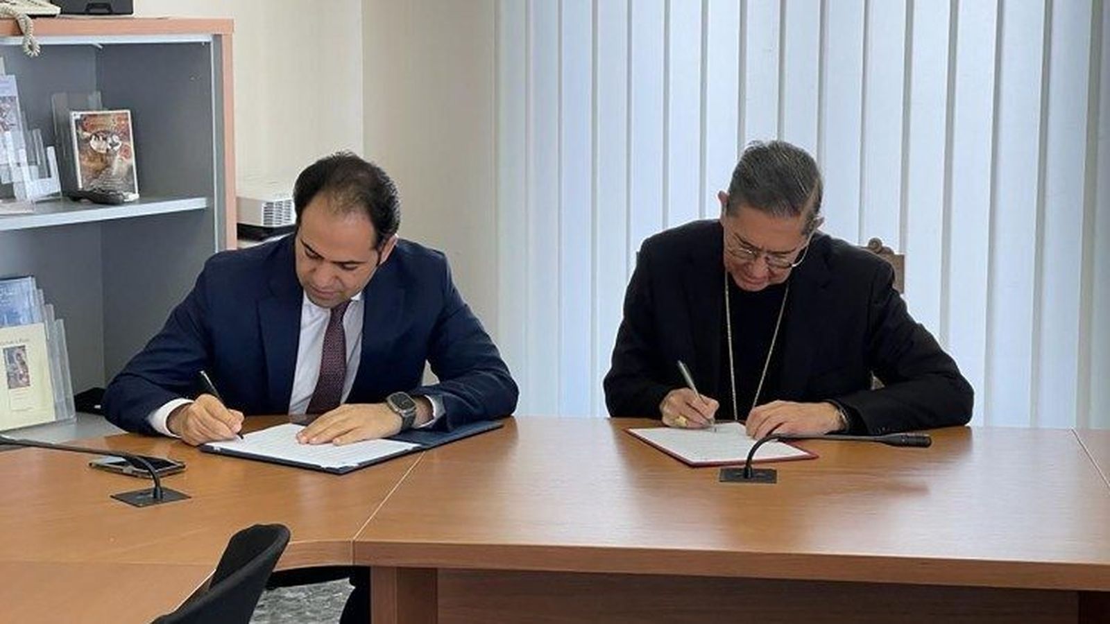 Mohamed Abdelsalam y el cardenal Miguel Ángel Ayuso Guixot