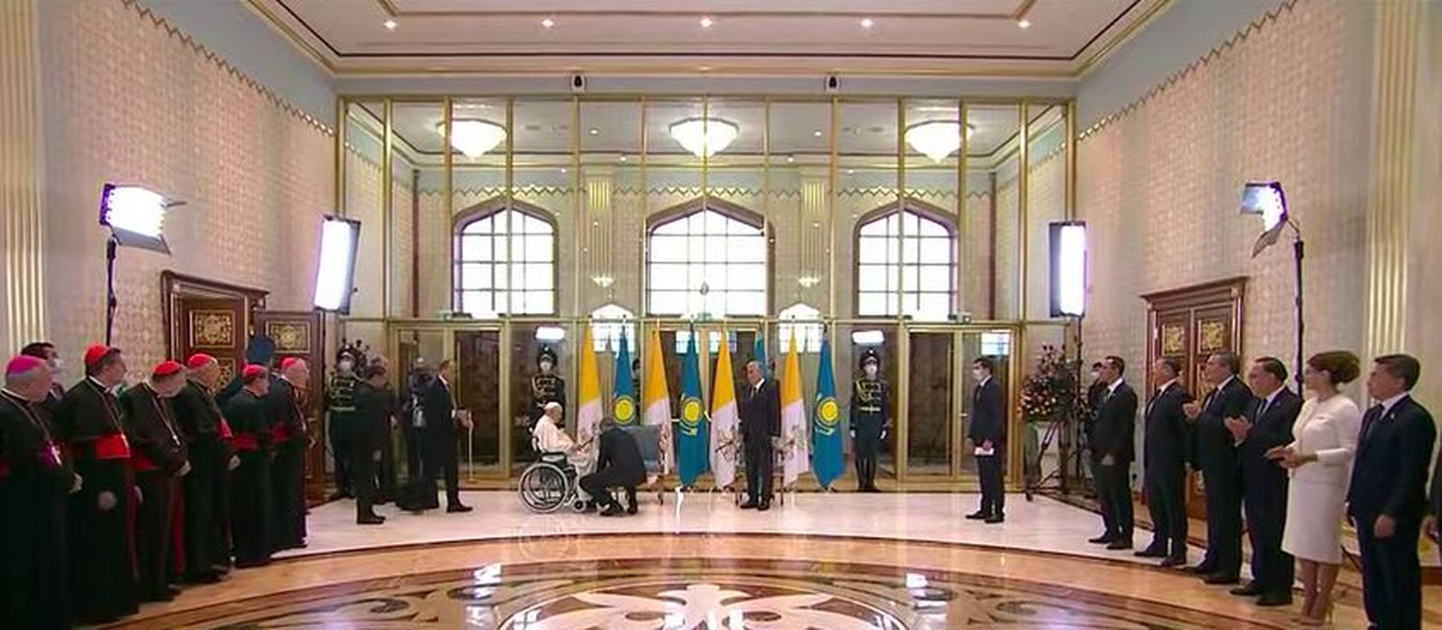 El Papa, ya en Kazajistán