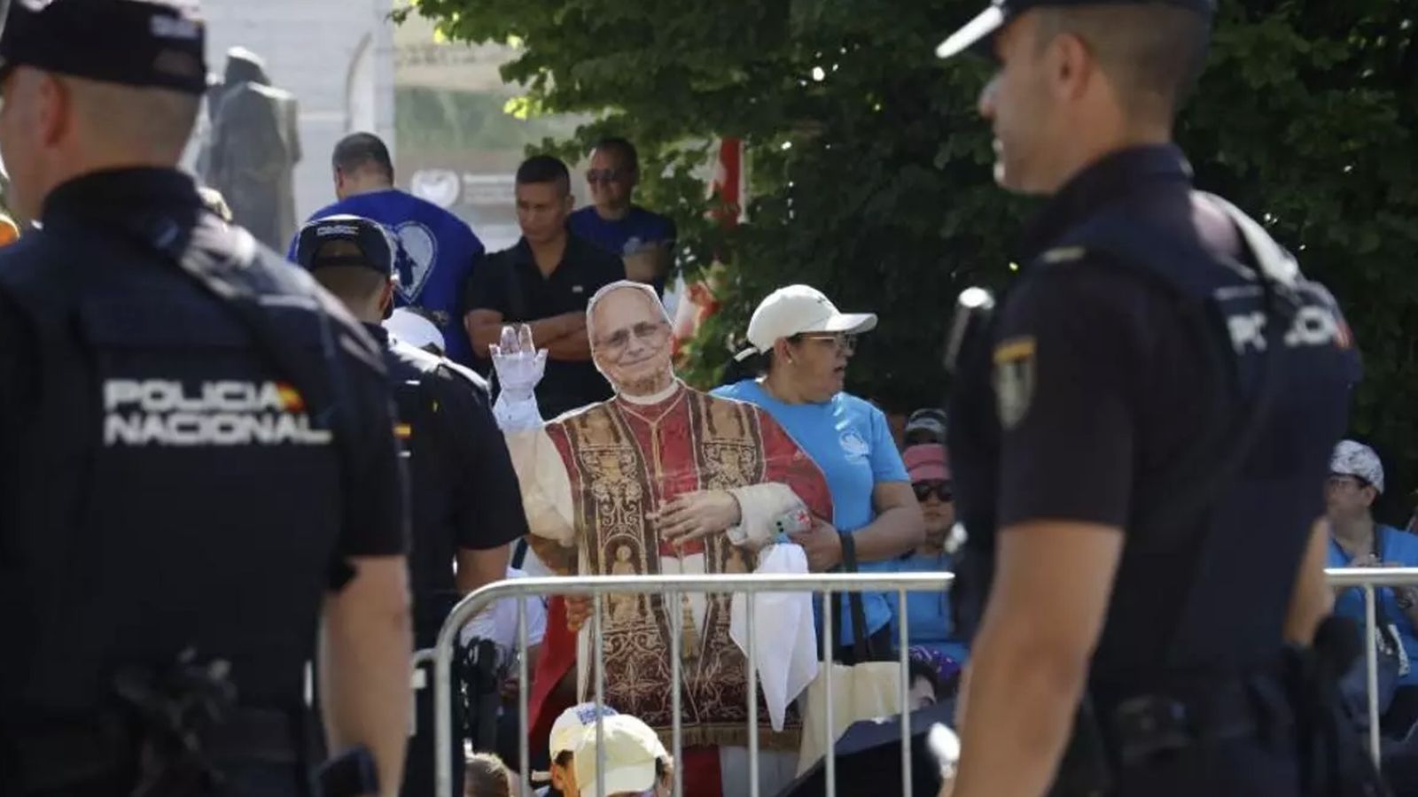 La Policía custodia al Papa